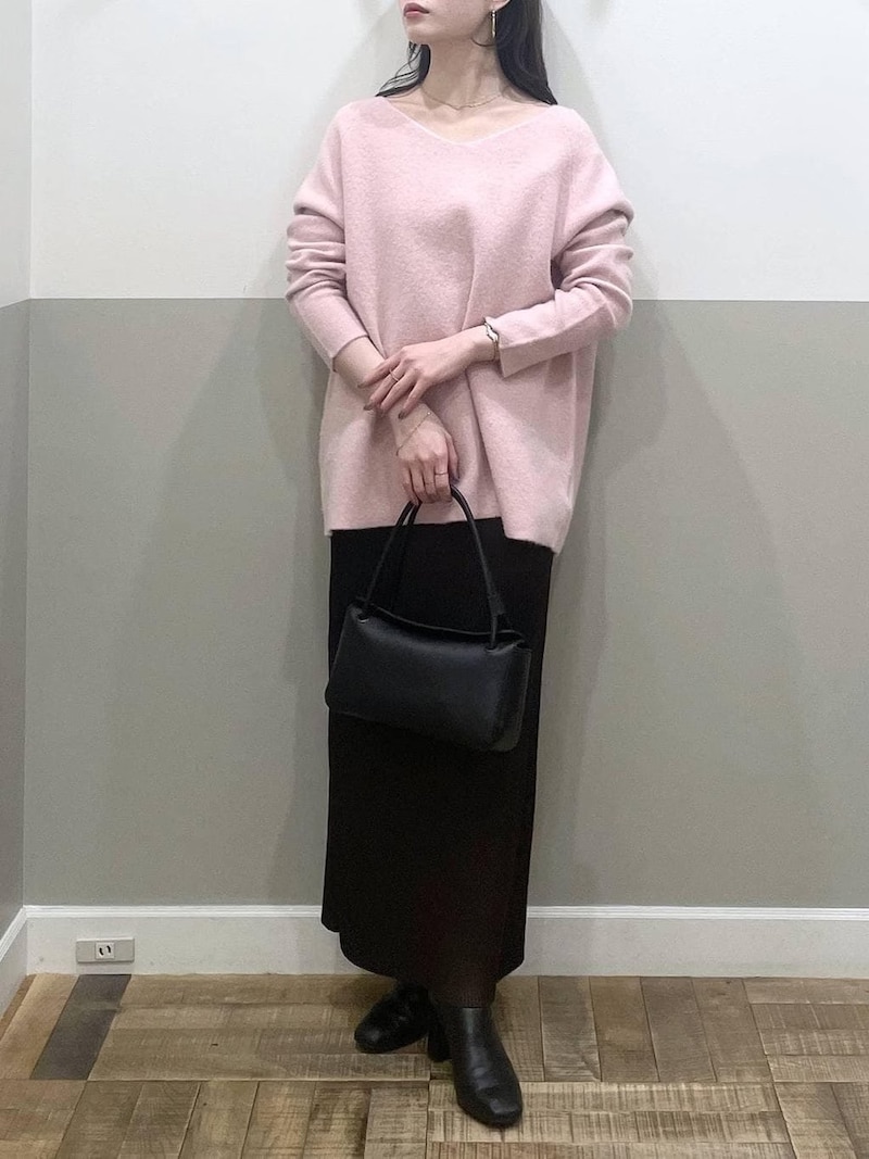 淡いピンクは上品で合わせやすいのもうれしい　出典：WEAR
