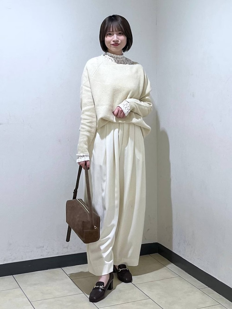 雲のようにやわらかい、フレッシュなイメージの「白」を　出典：WEAR