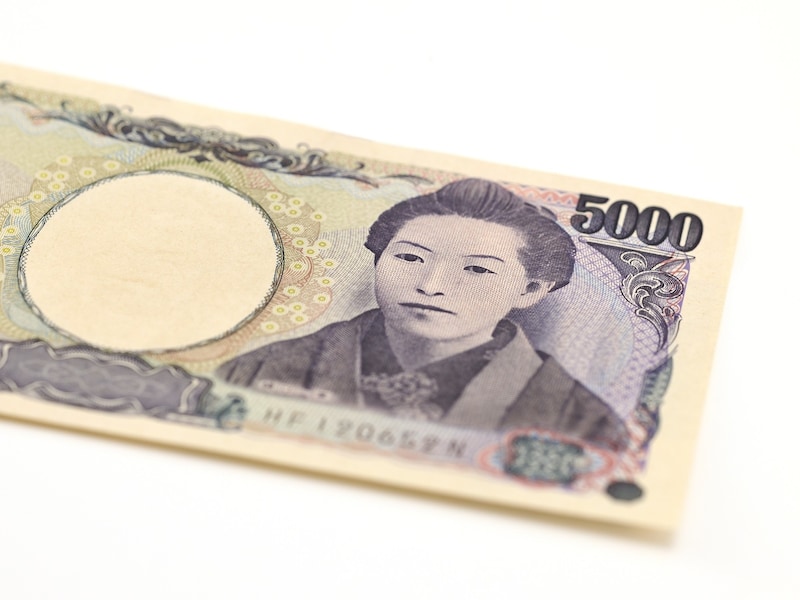 樋口一葉の五千円札が「11万円」で落札されました。一体なぜなのでしょうか? ※画像:PIXTA(画像はイメージ)