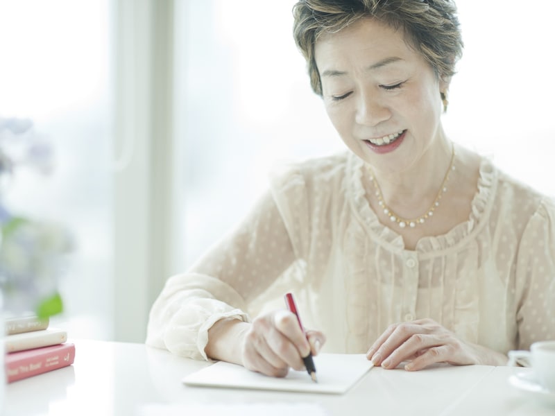 個人向け国債・固定5年を金利1.35%で100万円購入すると、半年後にもらえる利息はいくら?※画像:amanaimages