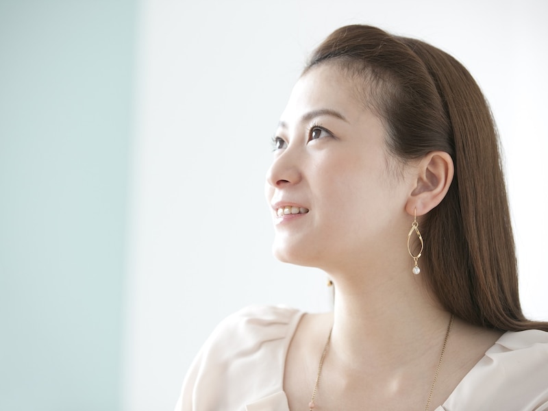 5年後の通帳を見て笑いたい。※サムネイル画像：amanaimages