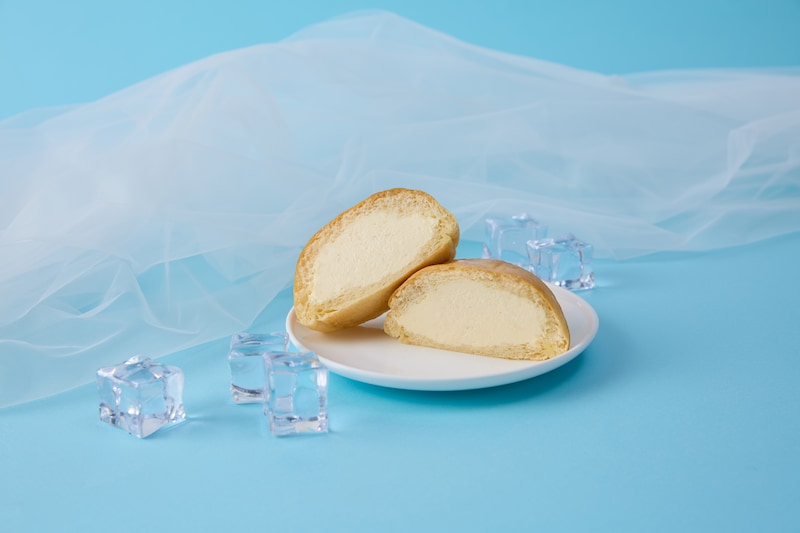 ローソン「クリームたっぷり!ふわもち冷やしクリームパン(カスタードホイップ)」