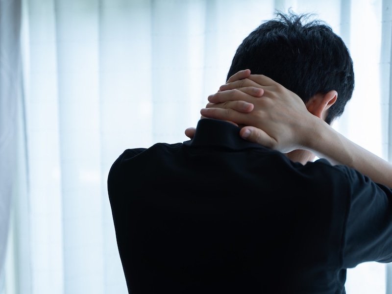 賃金が安く、休みも少ないこの環境から早く脱却したくて…… ※画像：PIXTA