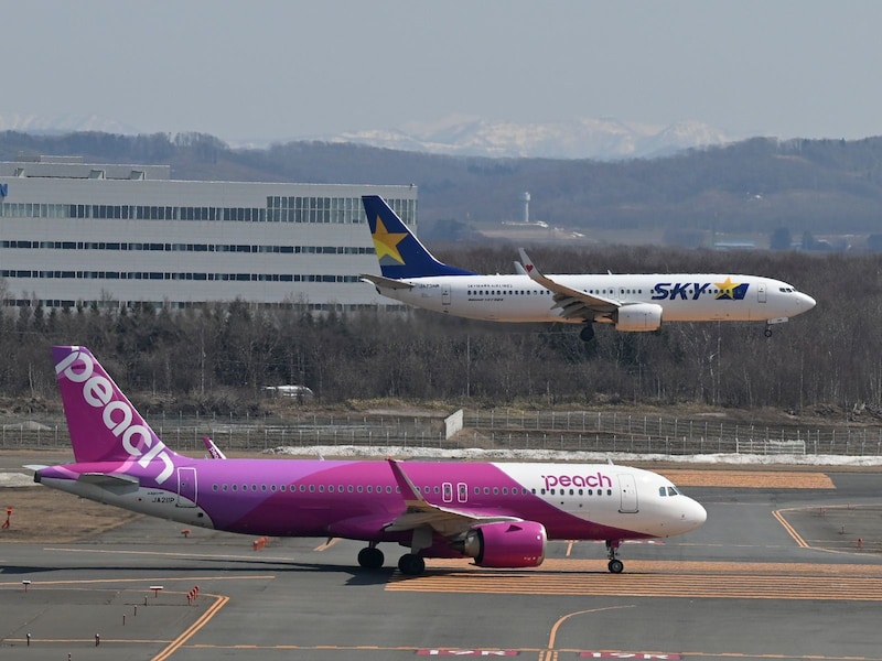 Peach（ピーチ・アビエーション）とスカイマーク。いずれも介護割引の運賃はない　※画像は筆者撮影
