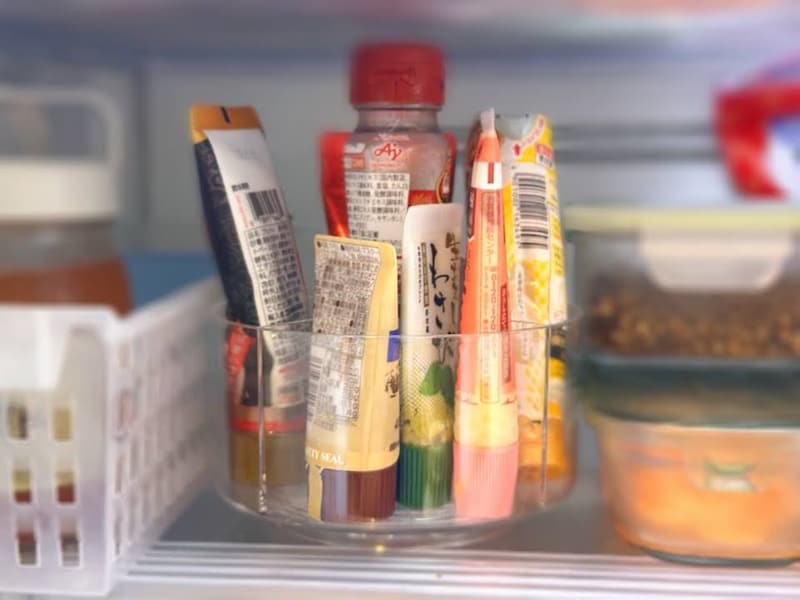 「回転できる透明収納ケース」