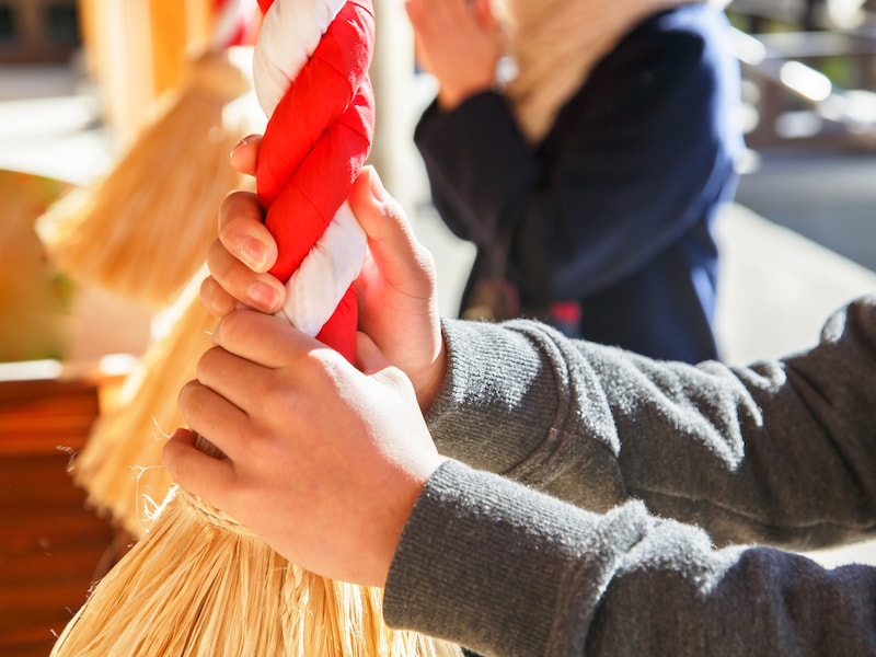 人混みで不機嫌になるなら行きたがるな！（画像：PIXTA）