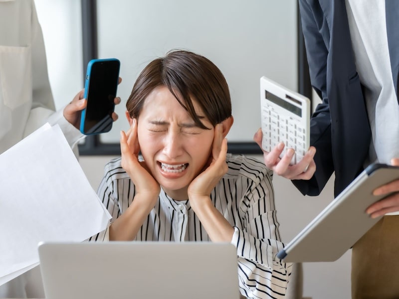 体力不足や体調不安に悩むビジネスパーソンが増えている!?  ※：PIXTA