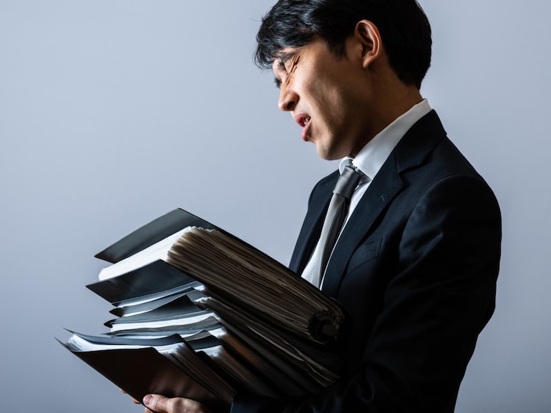 「一度に完璧に完了しなければ」というプレッシャーから体調を崩す人も…… ※画像:PIXTA