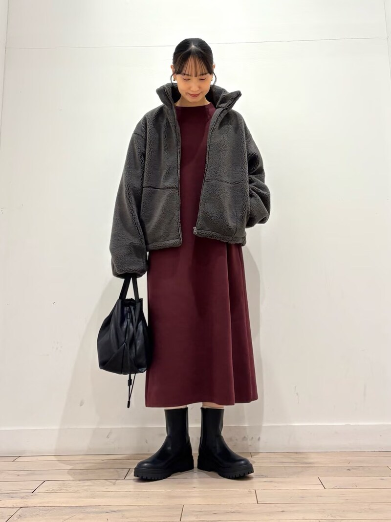 赤みのあるカラーがコーデのポイントに　出典：WEAR