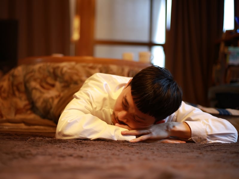 年末年始、「ぼっち」の人の過ごし方は……(画像:PIXTA)