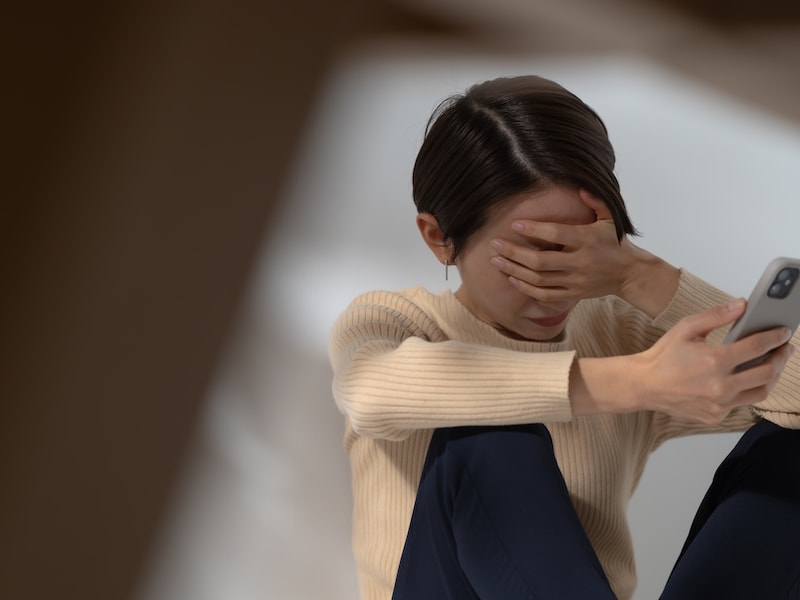 既婚男性と不倫する独身女性の年末年始とは（画像：PIXTA）