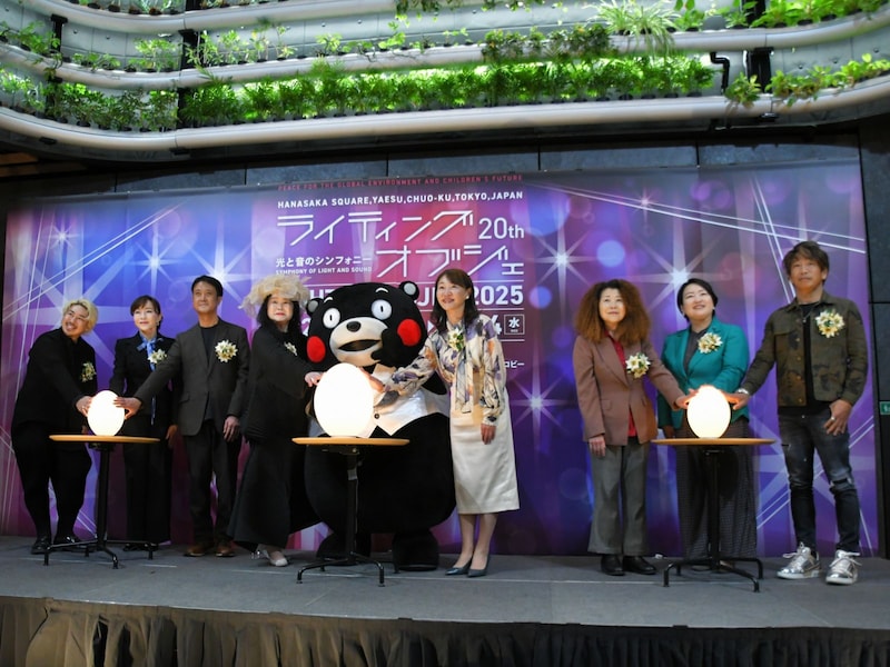 どっちが本物？＝11月1日、東京都文京区