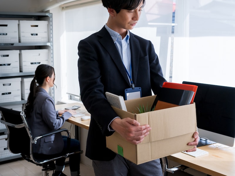 雇用神話が崩れた先で、働き方はどう変わったのか ※サムネイル画像：PIXTA