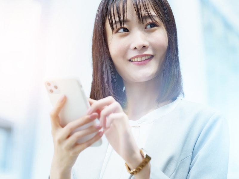 個人向け国債・固定5年を金利1.59％で100万円購入すると、半年後にもらえる利息はいくら？※画像：amanaimages