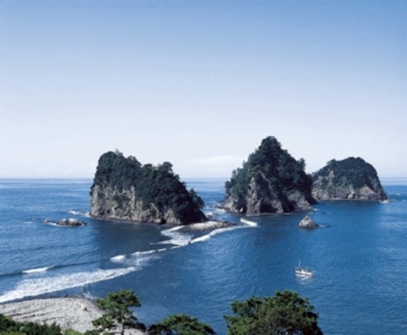 不思議なトンボロ現象が見られる西伊豆・堂ヶ島の三四郎島
