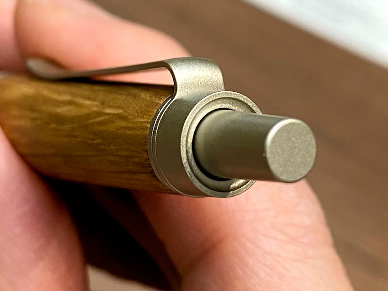 樽のフタをイメージしたデザイン