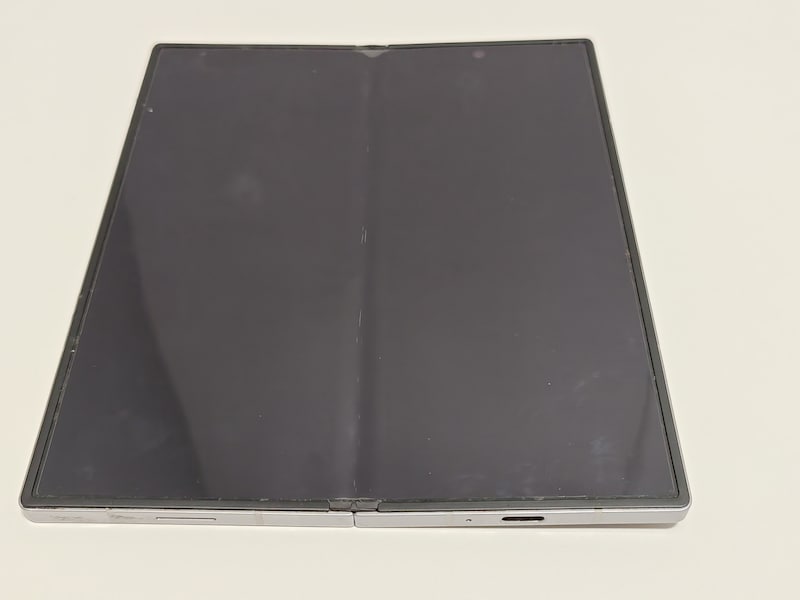 ディスプレイの折り目