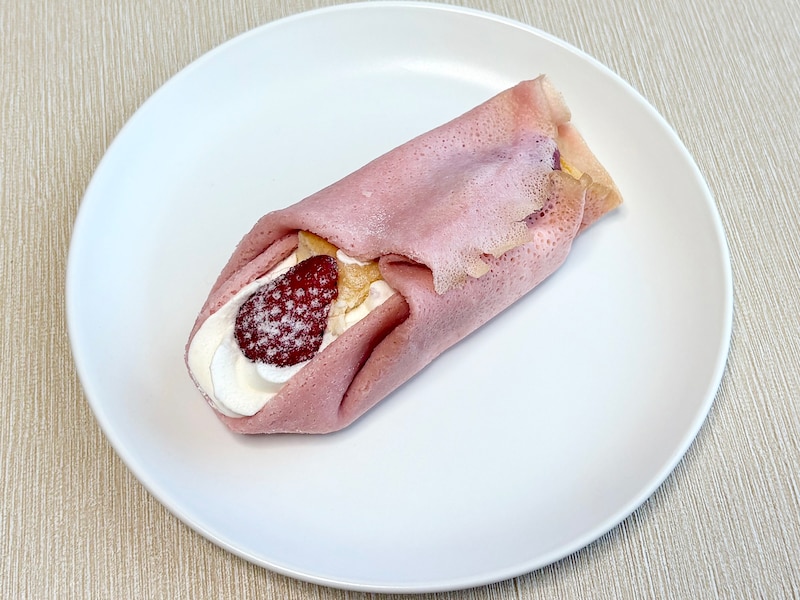 ピンク色の小ぶりなクレープがかわいい！