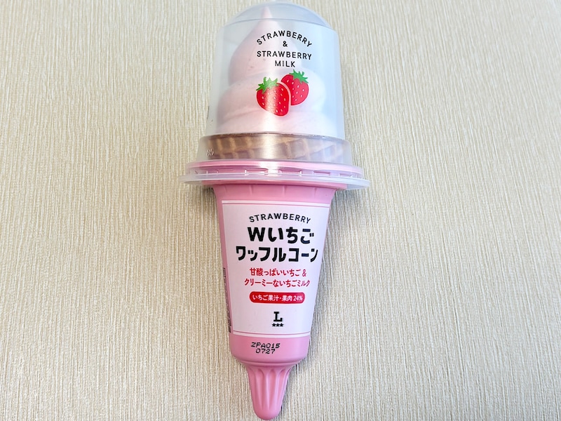 「Wいちごワッフルコーン」322円（税込）
