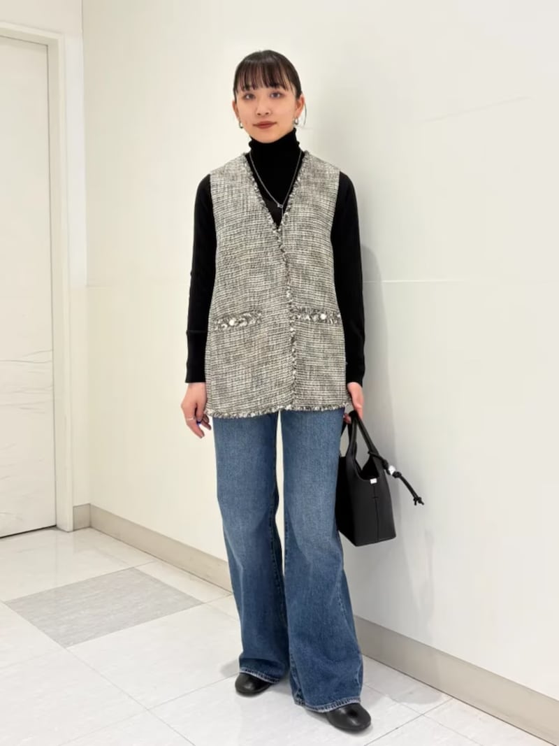 ツイード素材のベストできれいめに 出典:WEAR