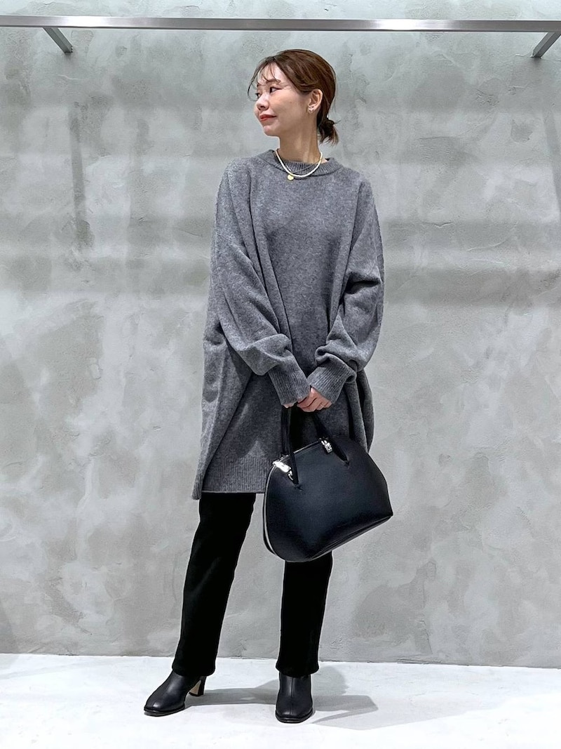 スリムデニムはゆったりとしたアイテムと相性よし 出典:WEAR