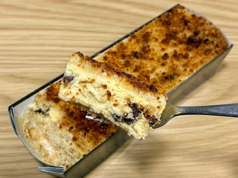 上品な甘みのチーズケーキに、レーズンとアーモンドがアクセントになっていて美味!