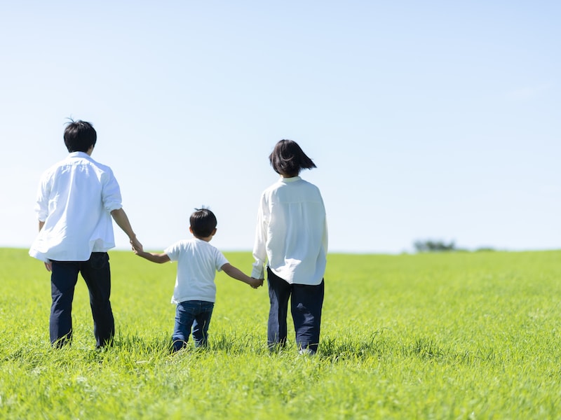 散歩する家族