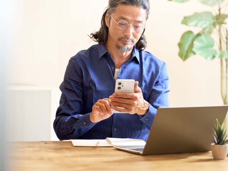 月収が25万円まで上がった場合、年金がどのくらい減る？（画像：PIXTA）