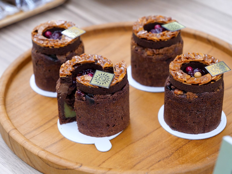 「モンサンクレール」ガトーショコラ・フォレノワール(1個781円)……そごう横浜店限定、実演発売の焼き菓子