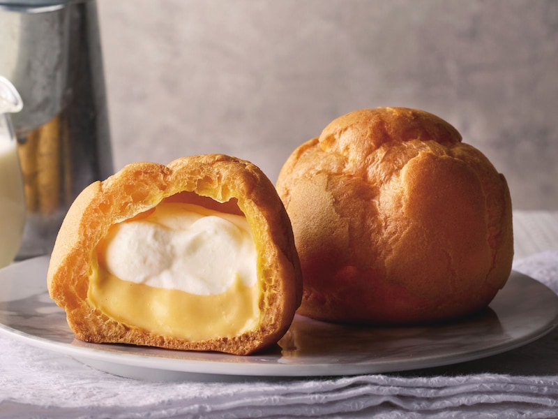 「ダブルシュークリーム 北海道純生クリーム」は、濃厚な純生クリームとカスタードクリームがとろ～り！  ※画像提供：シャトレーゼ