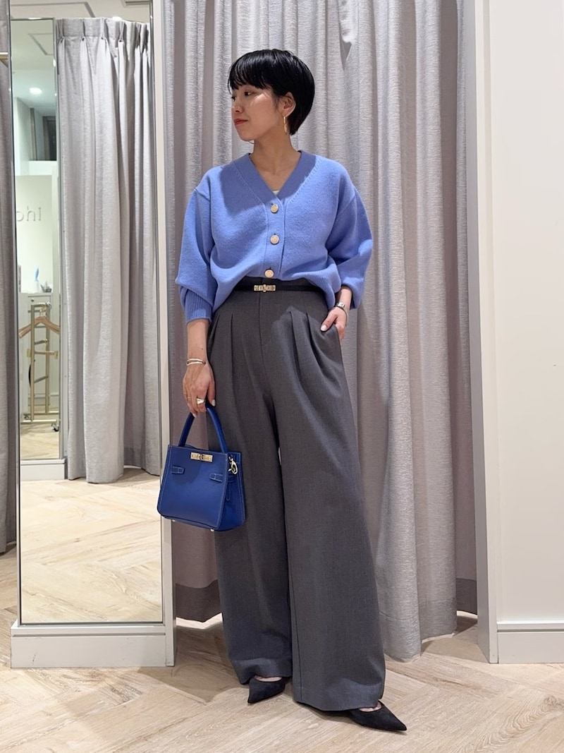 ブルー＆グレーのクールな印象でまとめて　出典：WEAR