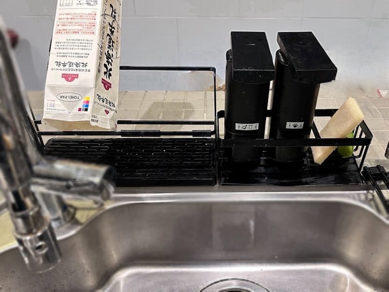 水切りラック ボトルスタンド3850円　　水が流れるスポンジ＆ボトルホルダー