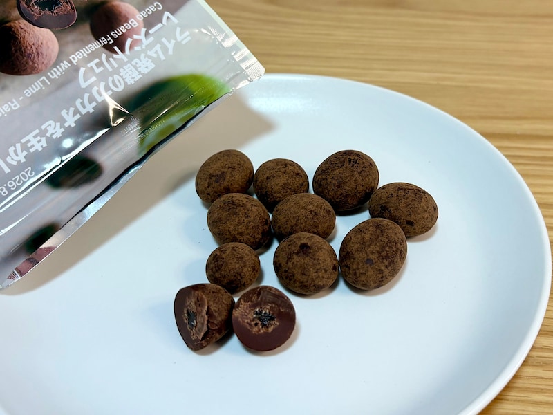 食べやすいやわらかなしっとり食感のトリュフチョコレート。レーズンのほんのり感じる甘みもGood 