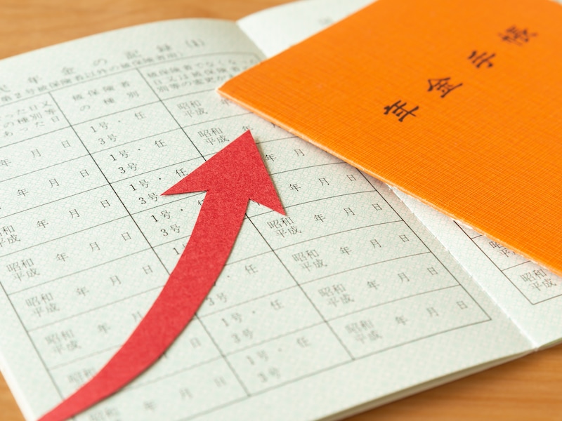 受給開始を遅らせて老後の年金額を最大化させるシミュレーション ※サムネイル画像：PIXTA