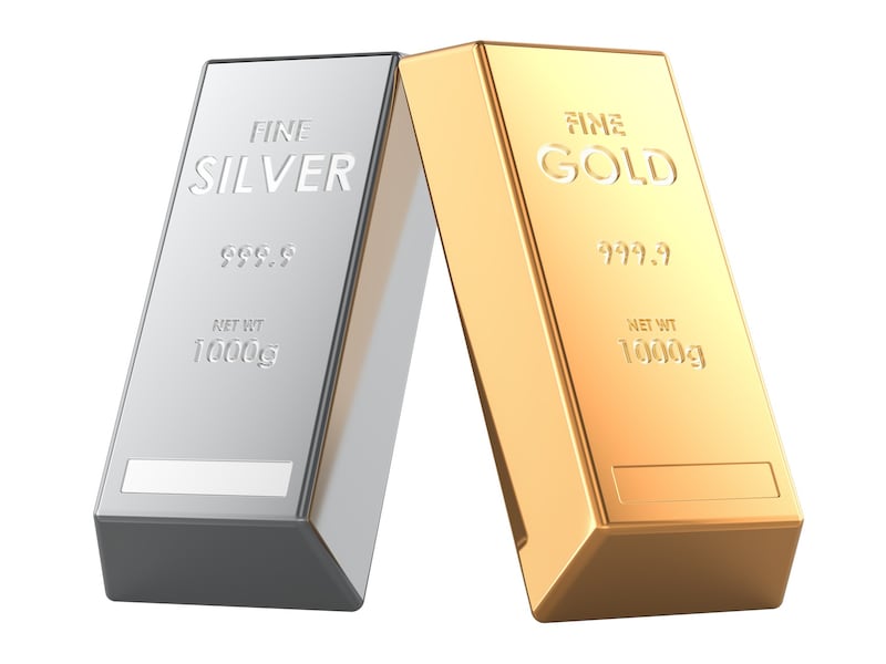 金と銀の価格が急落？（画像：PIXTA）