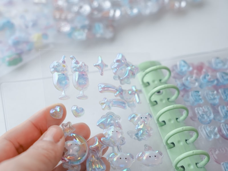 人気の「ボンボンドロップシール」だが……（画像：PIXTA）