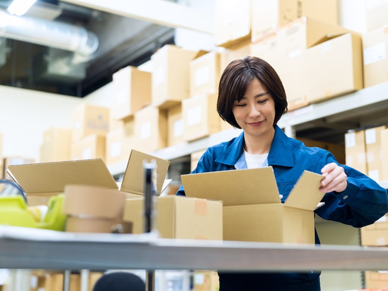 年金をもらいながら働き続けたらどうなる？（画像：PIXTA）