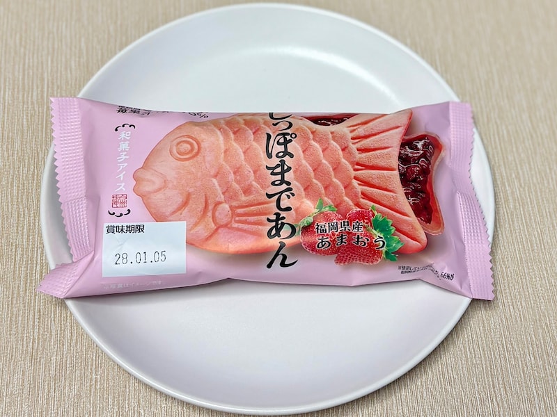 「和菓子アイス たい焼き最中 福岡県産あまおう しっぽまであん」1個118円(税込) / 4個入432円(税込)