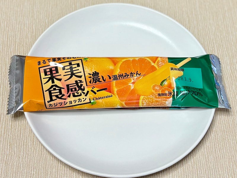 「実食感バー 濃い温州みかん」1本81円(税込)/ 6本入399円(税込)