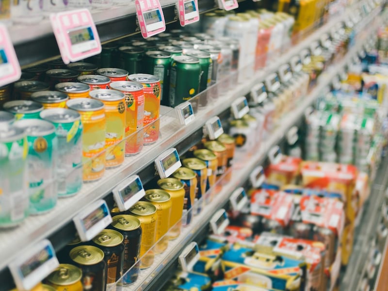 物価高で買う頻度を減らしたもの…… ※画像:PIXTA