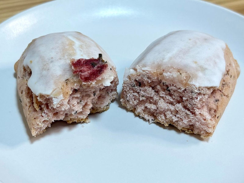 桜の香りに癒される、満足感たっぷりのスコーンです。トースターで温めてから食べるとさらに美味！