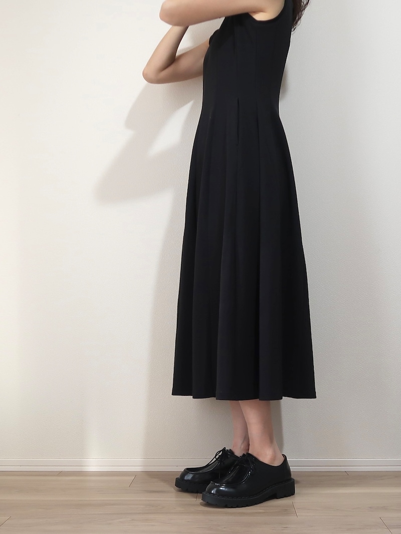 サイドから見た時もシルエットのきれいさが光ります