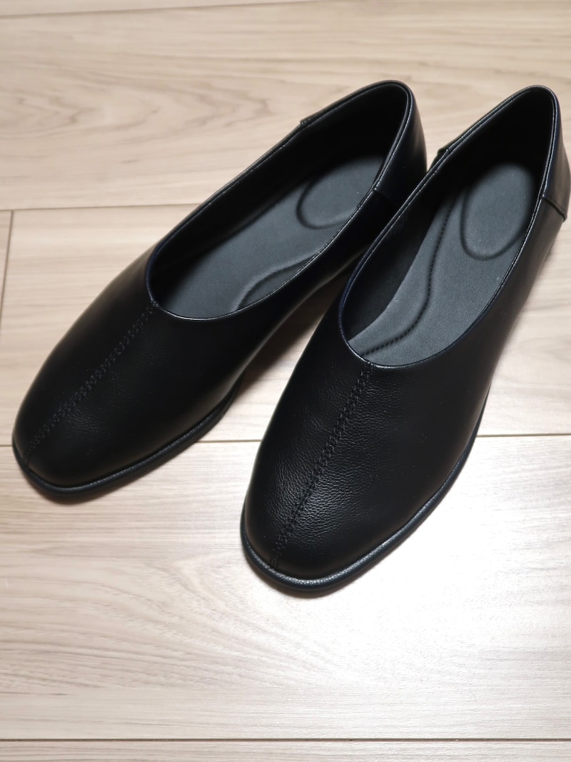 ユニクロ&nbsp;シー  スクエアフラットシューズ　3990円（税込）