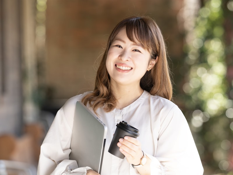 金利引き上げ後のゆうちょ銀行とネット銀行に50万円を預けた場合の利息は?※サムネイル画像:amanaimages