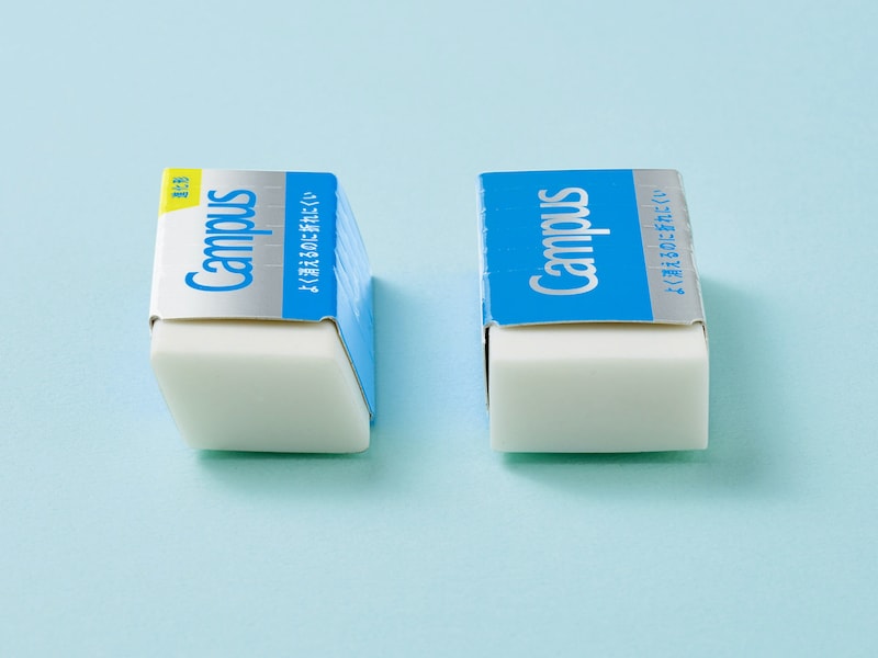 「キャンパス よく消えるのに折れにくい消しゴム」左：平行四辺形・M 白（165円）、右：長方形・M 白（154円）