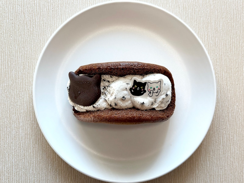 【ファミリーマート】「クロネコのオムレット」298円（税込） 