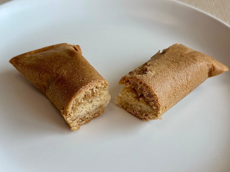 ほろほろっとした口どけのミルクあんに、ほんのりコーヒーの風味が広がります  