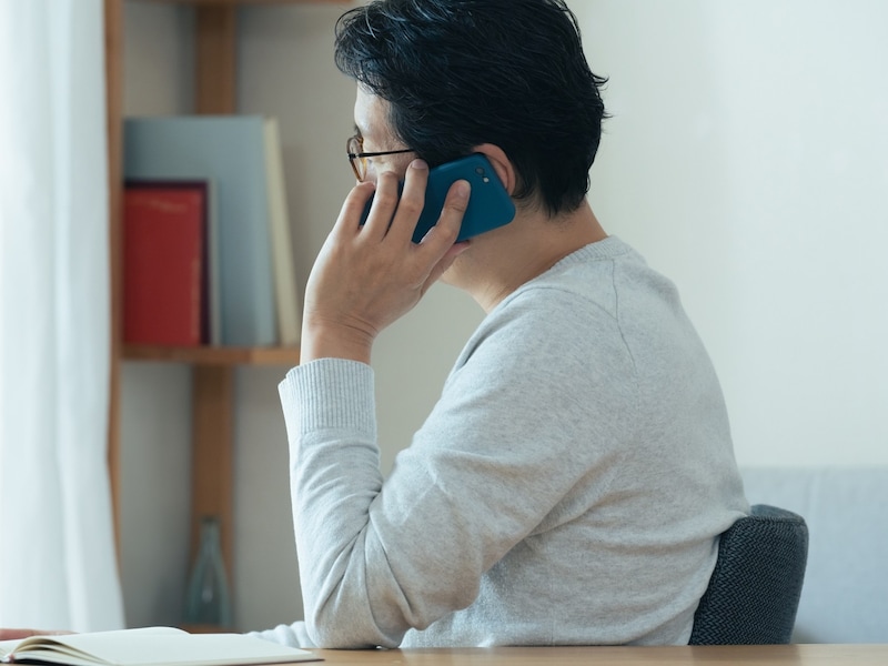 親の体調が心配で「元気？」と聞くも、返ってくる言葉はいつも「大丈夫」「心配いらない」ばかり…… ※画像：PIXTA