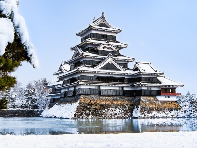 長野県松本市　雪化粧した松本城（画像：PIXTA）