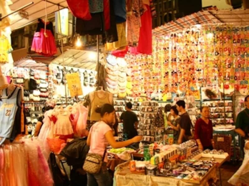 あれもこれもと何でも欲しくなる女人街